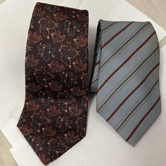 CHRISTIAN DIOR PARIS  ALL  SILK‎ TIES - Picture 1 of 9